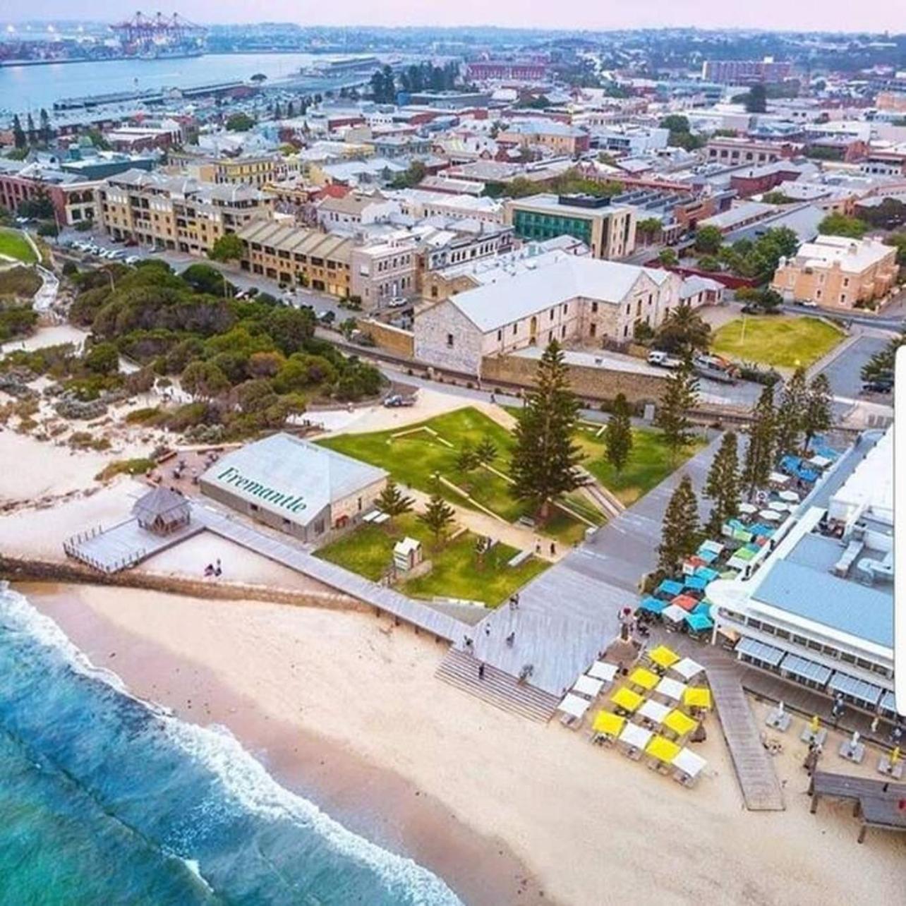 West End Warehouse Historical Opposite Beach フリーマントル エクステリア 写真